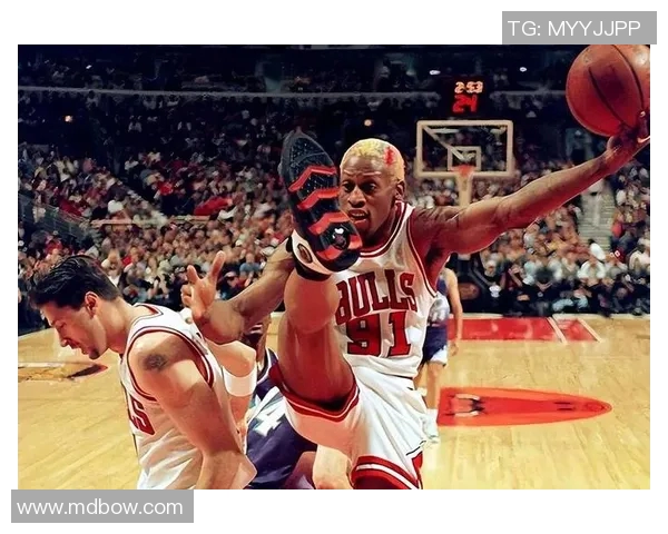 罗德曼精彩打球视频回顾展现传奇球员的独特风采与激情瞬间